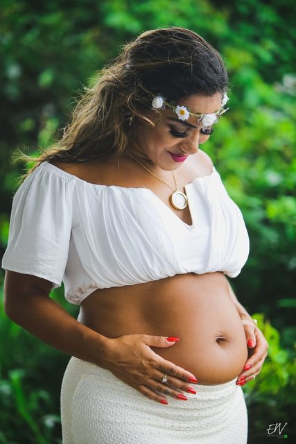 FOTOGRAFIA DE GESTANTE NA PRAIA BRAVA DE ITAJAI - ALESSANDRA 